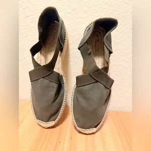 Toni pons espadrille army green size 7.5 Spain made resort boho canvas